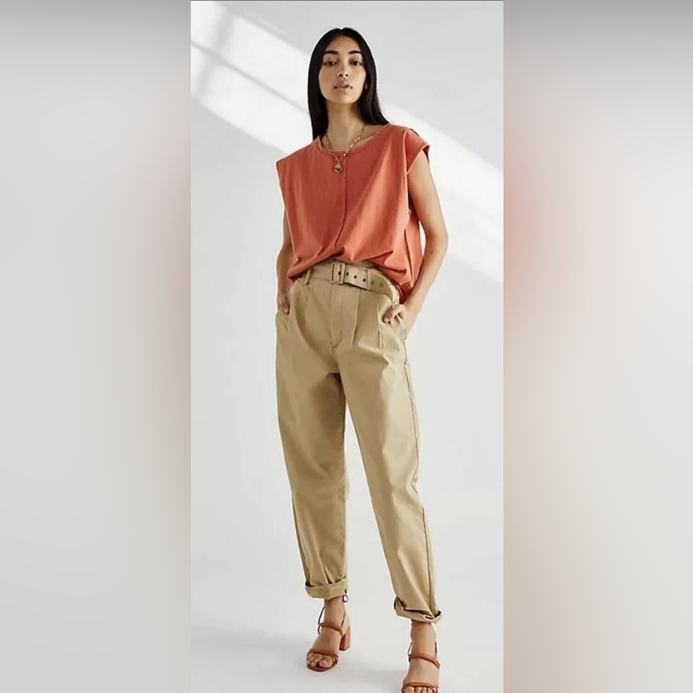 Levi's Premium Tailored High Loose Taper Womens Pants Size 31